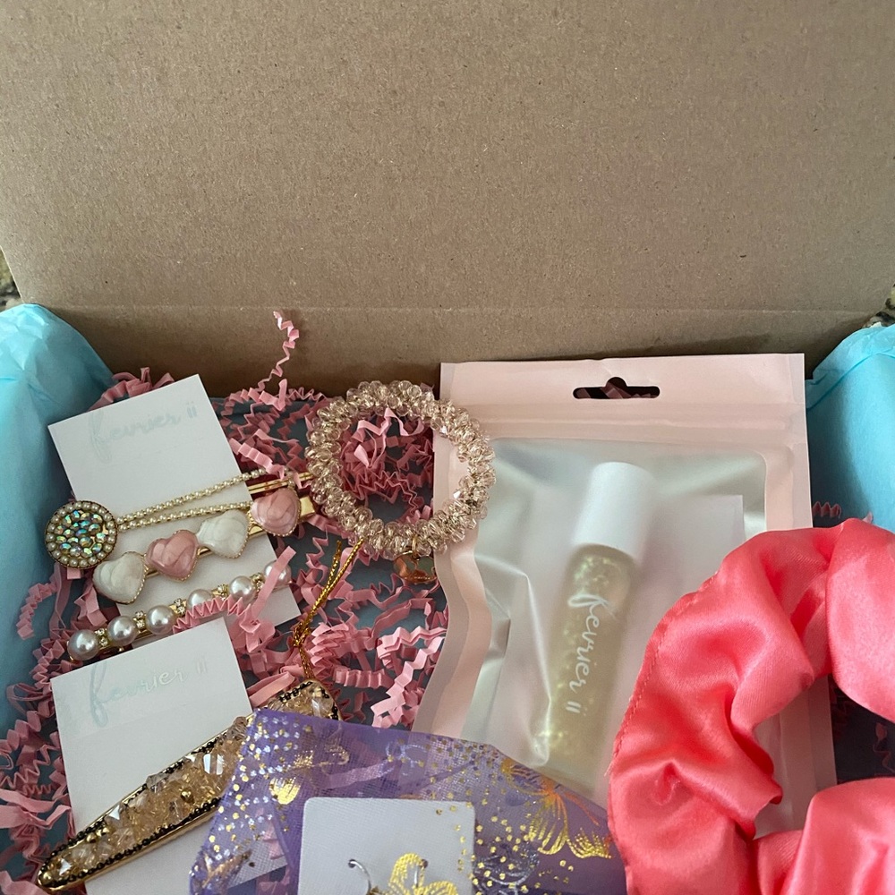 MYSTERY BOX - Picture 5 of 5
